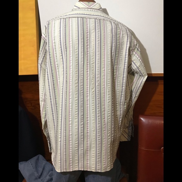 Shirts like this are in All in - Picture 4 of 8